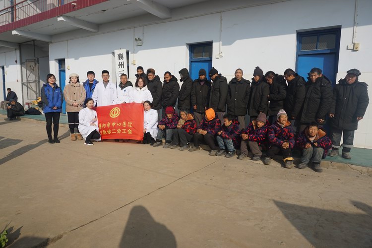 關(guān)心關(guān)愛福利院孤寡老人